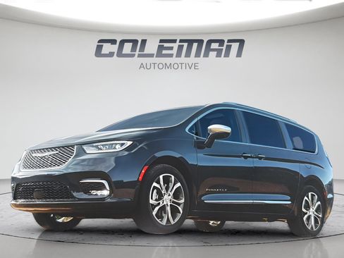 Used 2023 Chrysler Pacifica Touring-L FWD image 36