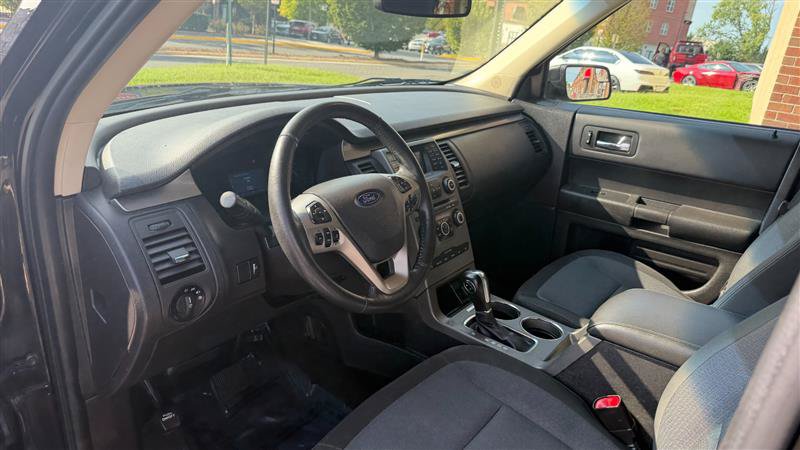 Used 2018 Ford Flex SE FWD image 27