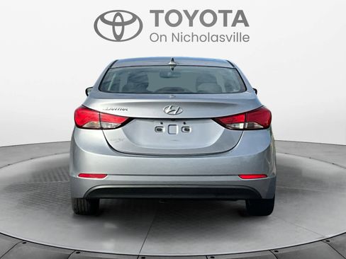 Used 2015 Hyundai Elantra SE w/ Option Group 03 FWD image 5