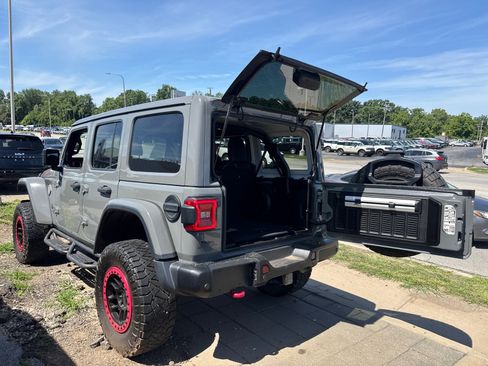 Used 2018 Jeep Wrangler Unlimited Rubicon w/ Dual Top Group AWD/4WD image 18