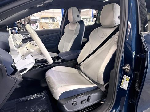 Used 2023 Volkswagen ID.4 Pro S Plus RWD image 24