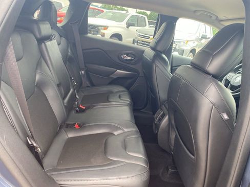 Used 2021 Jeep Cherokee Latitude Plus image 18