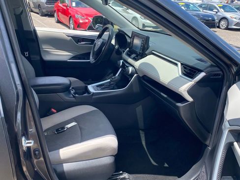 Used 2020 Toyota RAV4 XLE w/ Convenience Package FWD image 18