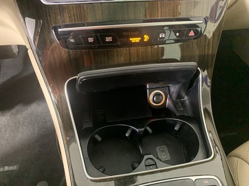 Used 2021 Mercedes-Benz GLC 300 image 26