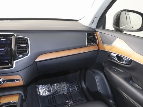 Used 2023 Volvo XC90 T8 Plus image 42