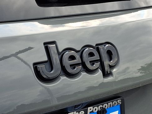 Used 2022 Jeep Grand Cherokee Laredo X AWD/4WD image 31