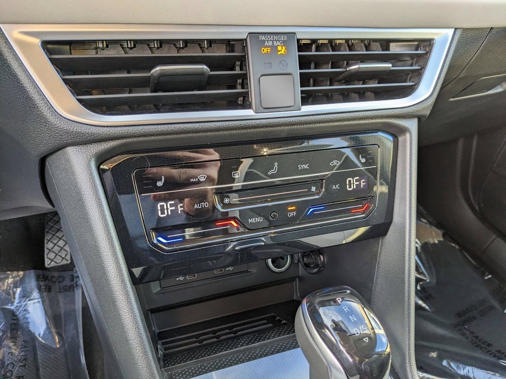 New 2026 Volkswagen Taos SE FWD image 21