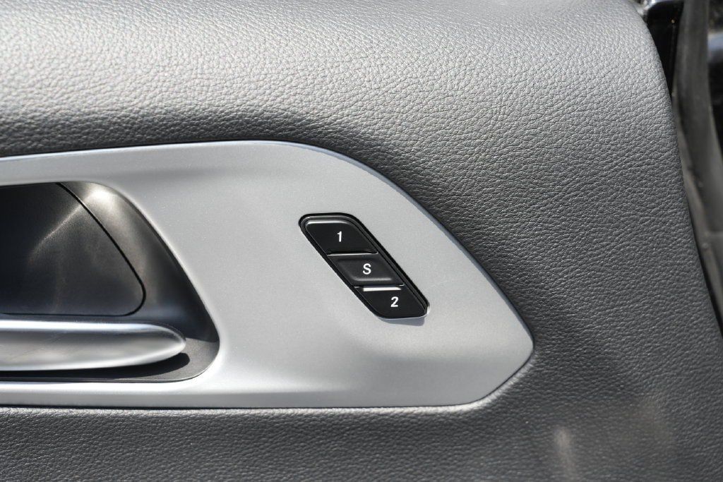 Used 2025 Chrysler Pacifica Limited FWD image 20