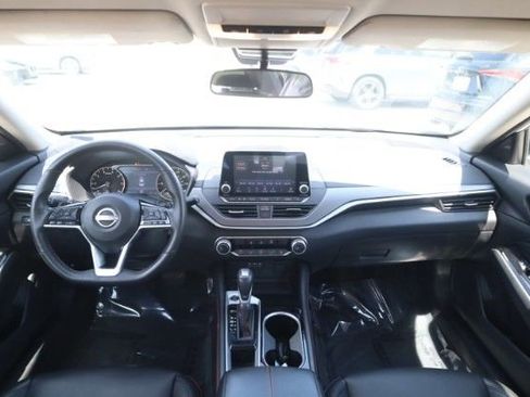 Used 2025 Nissan Altima 2.5 SR FWD image 12