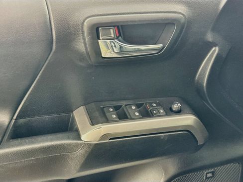 Certified 2021 Toyota Tacoma Limited AWD/4WD image 8