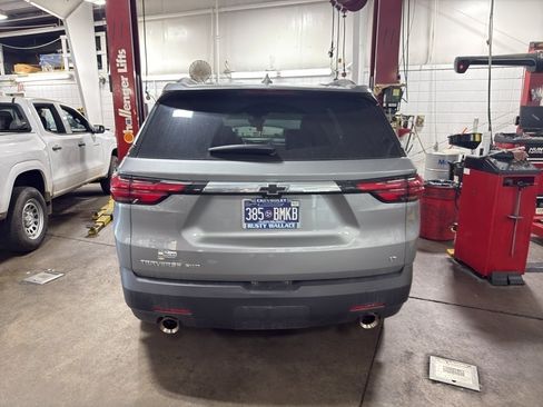 Used 2023 Chevrolet Traverse LT w/ LT Premium Package AWD/4WD image 2