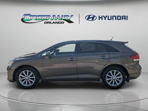 Used 2010 Toyota Venza FWD image 5