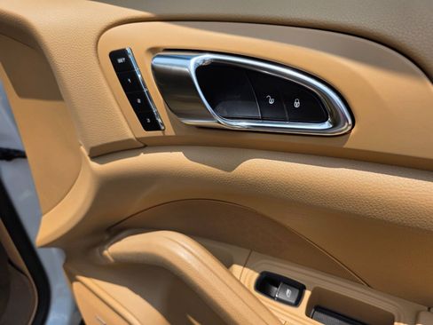 Used 2016 Porsche Cayenne AWD/4WD image 37