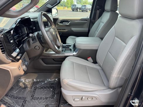Used 2023 Chevrolet Silverado 1500 LTZ w/ LTZ Premium Package AWD/4WD image 6