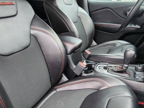 Used 2019 Jeep Cherokee Trailhawk w/ Comfort/Convenience Group image 20