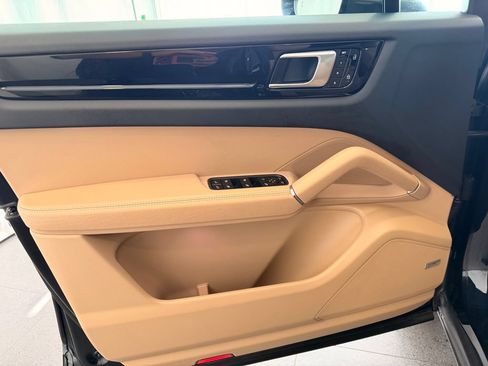 Certified 2021 Porsche Cayenne AWD/4WD image 14