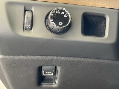 Used 2015 Cadillac Escalade Premium RWD image 18