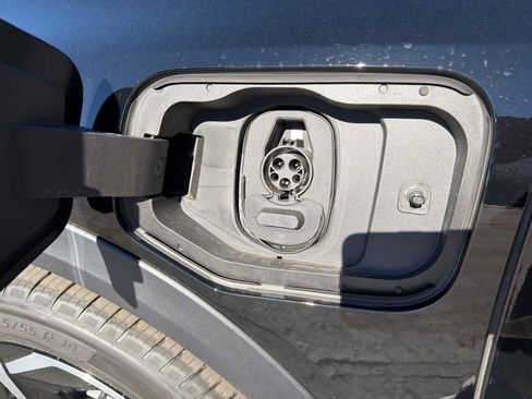 New 2026 Chevrolet Equinox EV LT image 38