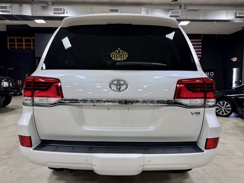 Used 2019 Toyota Land Cruiser w/ Preferred Accessory Package image 10