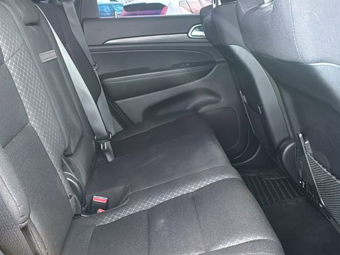 Used 2019 Jeep Grand Cherokee Laredo image 15