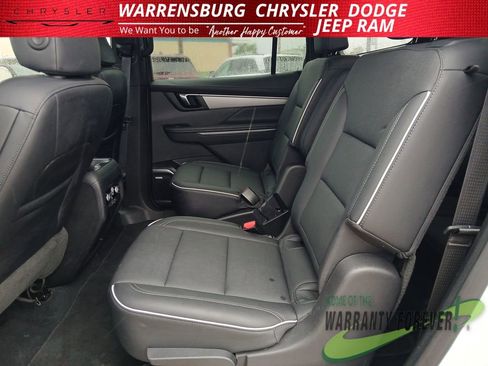 Used 2025 Buick Enclave Preferred AWD/4WD image 12