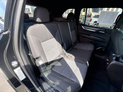 Used 2025 GMC Acadia Elevation image 23