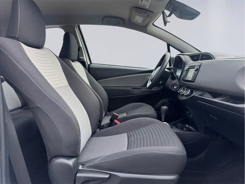 Used 2018 Toyota Yaris L image 17