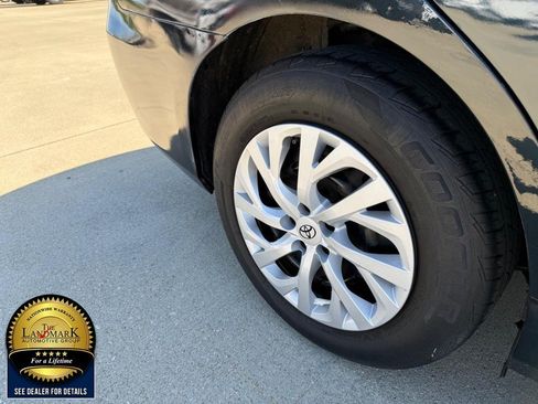 Used 2015 Toyota Camry LE FWD image 19