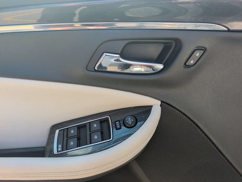 Used 2018 Chevrolet Impala LT w/ Sunroof and Spoiler Package FWD image 10