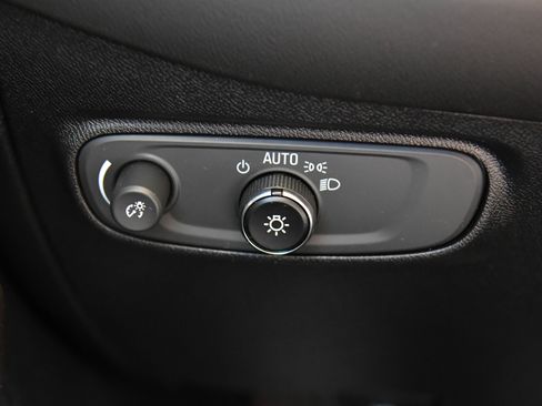 Used 2019 Chevrolet Equinox LT FWD image 30