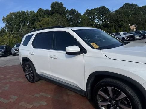 Used 2025 Honda Pilot Elite image 18