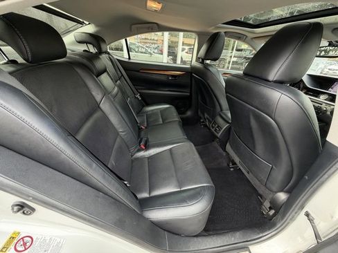 Used 2013 Lexus ES 300h image 16