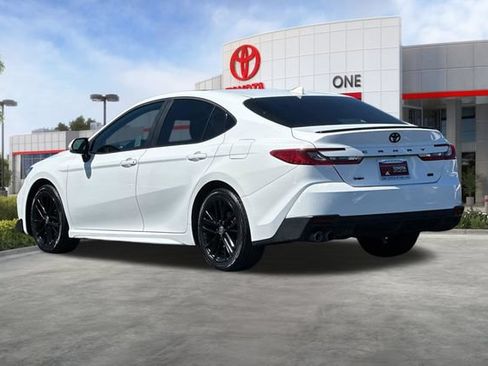 Used 2025 Toyota Camry SE FWD image 7