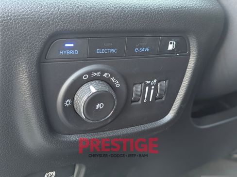 Used 2024 Jeep Grand Cherokee Overland w/ Advanced Protech Group III AWD/4WD image 28