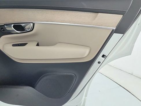 Certified 2026 Volvo XC90 B6 Plus w/ Protection Package Premier AWD/4WD image 37