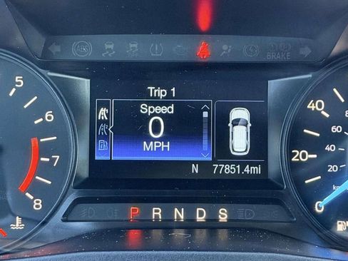 Used 2019 Ford Explorer XLT image 11