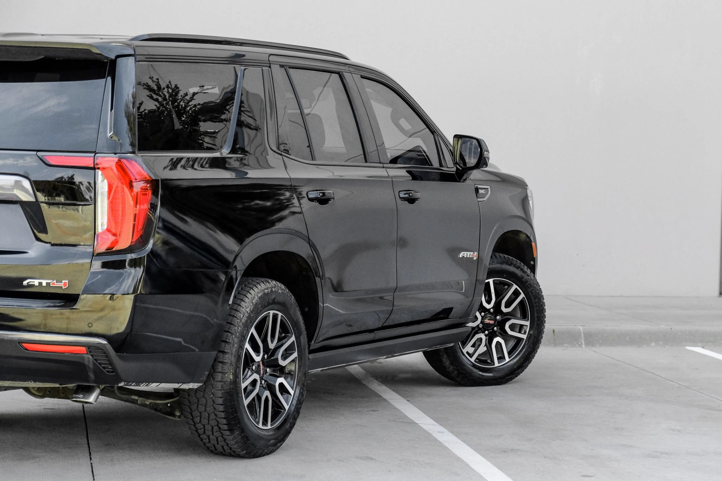 Used 2021 GMC Yukon AT4 w/ AT4 Premium Plus Package AWD/4WD image 14