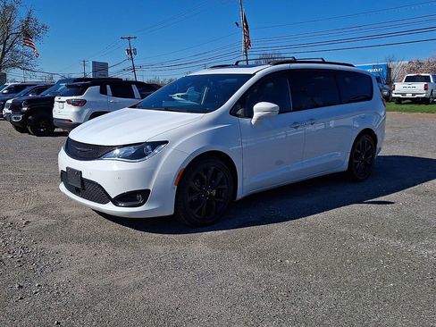 Used 2020 Chrysler Pacifica Limited w/ Advanced Safetytec Group FWD image 6