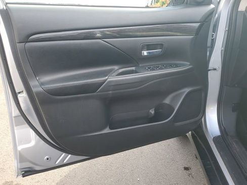Used 2016 Mitsubishi Outlander SEL AWD/4WD image 17
