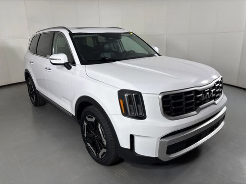 Used 2025 Kia Telluride S FWD image 2