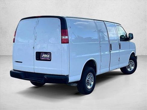 Used 2018 Chevrolet Express 2500 RWD image 2