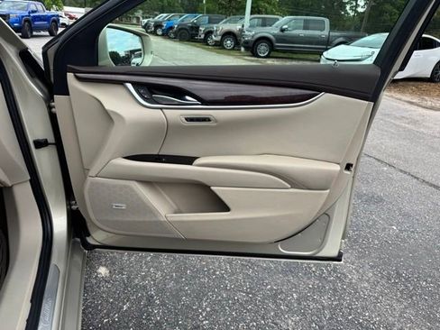 Used 2014 Cadillac XTS Luxury w/ Driver Awareness Package FWD image 10