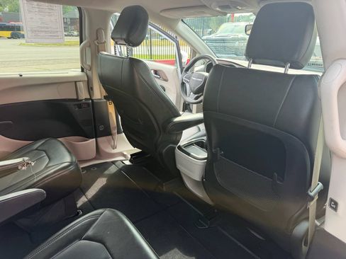 Used 2021 Chrysler Voyager Lxi FWD image 24