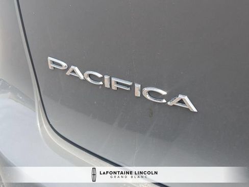 Used 2022 Chrysler Pacifica Touring-L AWD/4WD image 10