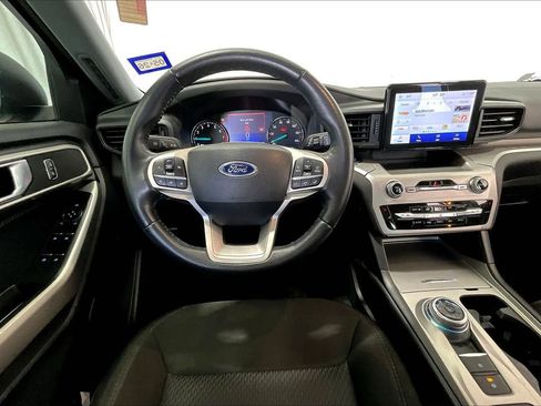 Used 2022 Ford Explorer XLT image 14