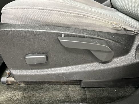 Used 2016 Chevrolet Colorado W/T AWD/4WD image 10