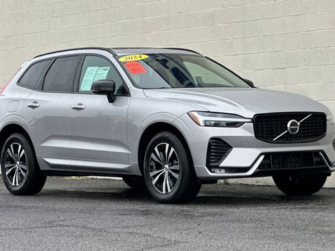 Used 2024 Volvo XC60 B5 Core image 2