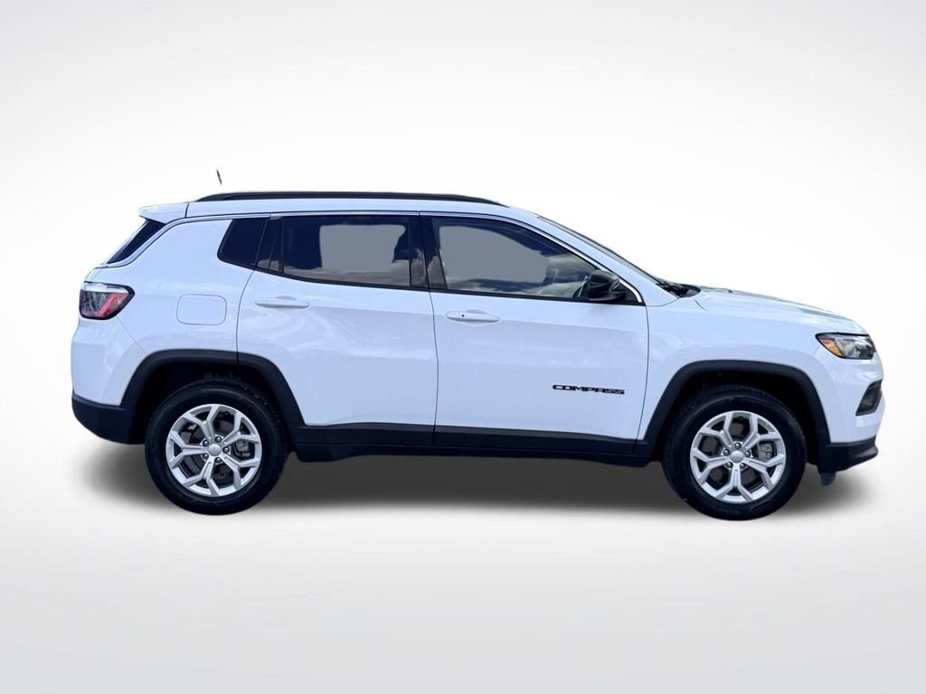Used 2024 Jeep Compass Latitude AWD/4WD image 7