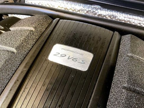 Certified 2024 Porsche Macan S AWD/4WD image 33