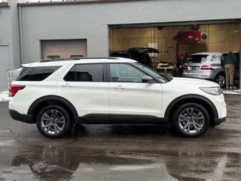 New 2026 Ford Explorer Active w/ Active Comfort Package image 7